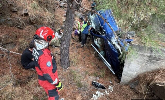 Göcek’te Tünel Üst Yolunda Kaza: Araçta Mahsur Kalan Kişi Kurtarıldı