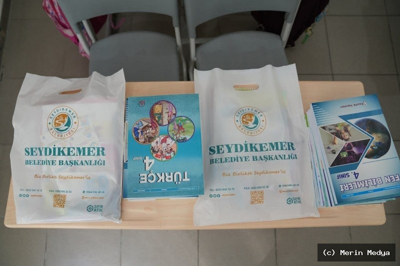 Seydikemer Belediyesi kırtasiye desteği ile öğrenciler mutlu