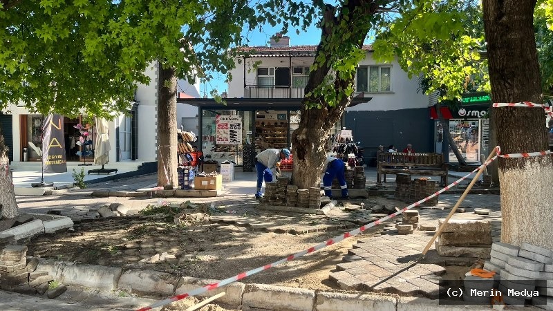 Fethiye’de Kaldırımlarda Bakım Çalışması