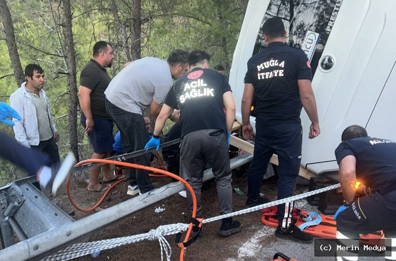 Marmaris’te Korkutan Kaza: Servis Aracı Yan Yattı